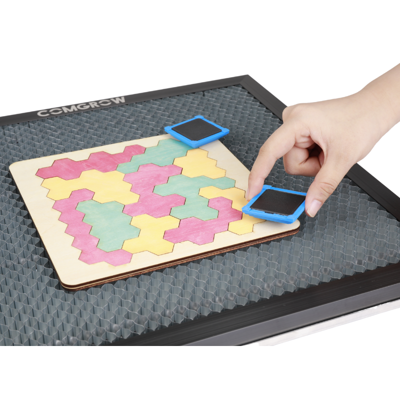 picking up a Comgrow Strong Magnetic Honeycomb Pad